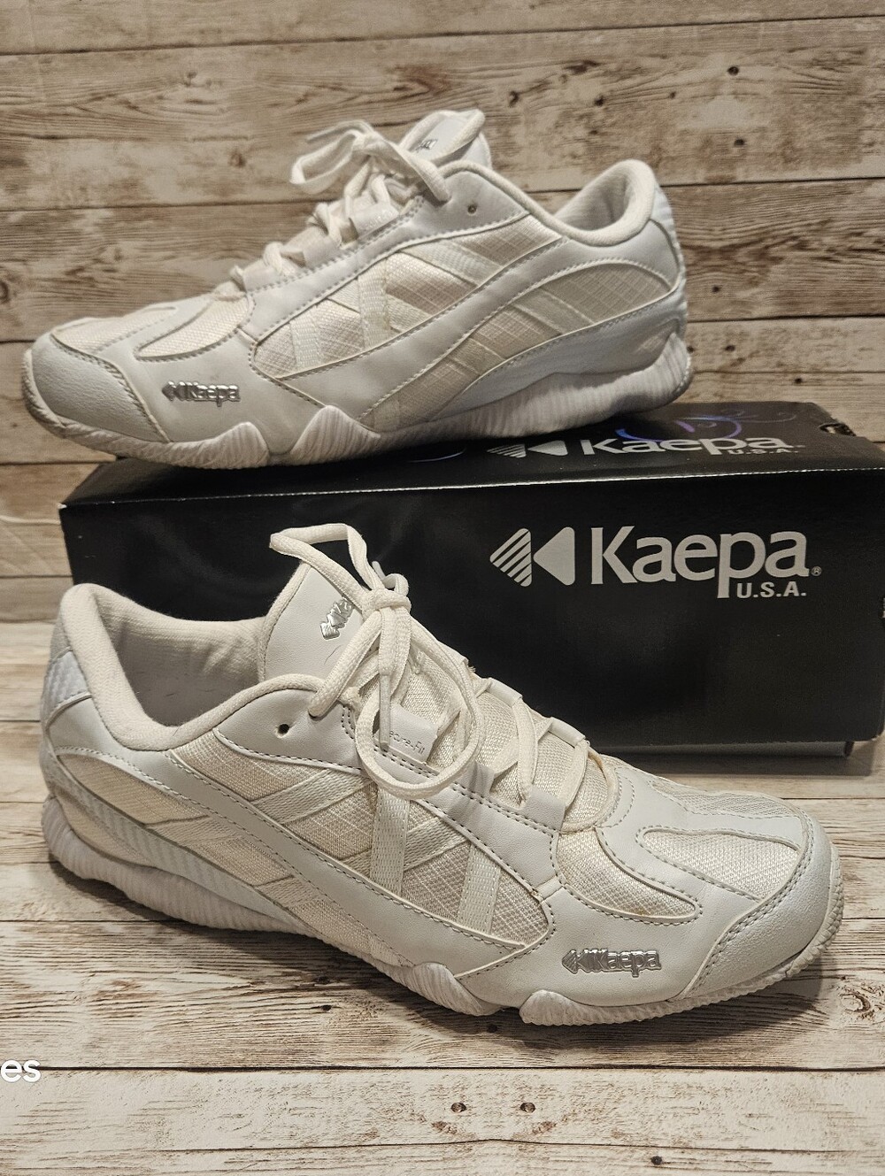 Kaepa Women's SZ 9 White Lace-Up Athletic CHEER Sneakers- EUC!